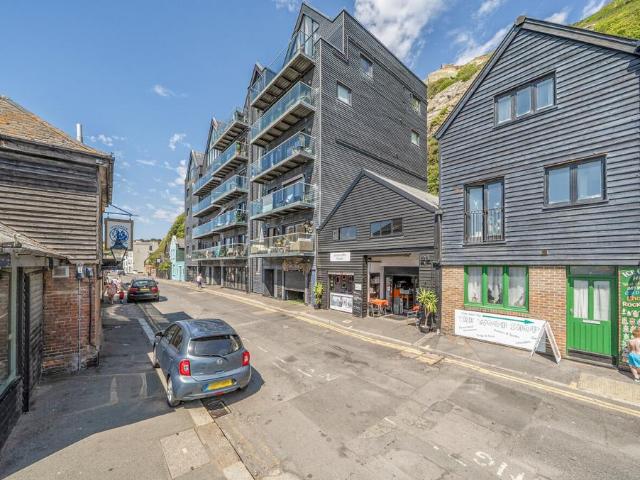Flat for sale in Old Town, Guestling Green