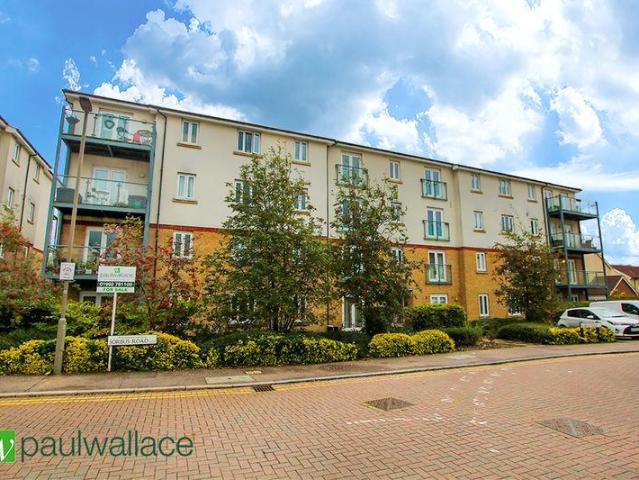 Flat for sale in Broxbourne, Hertfordshire