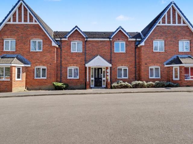 Flat for sale in Pontefract, West Yorkshire