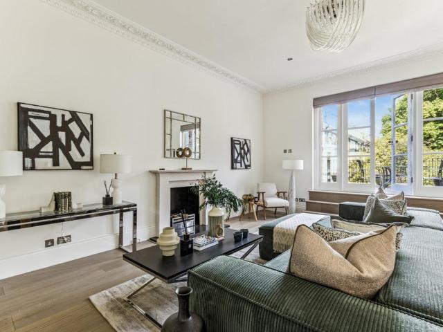 Flat for sale in The Boltons, Greater London