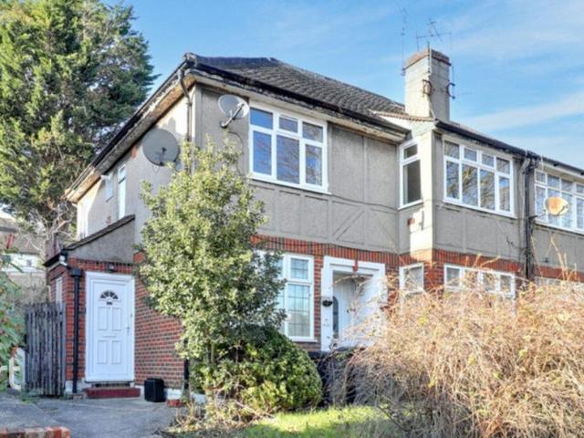 Flat for sale in London Borough of Croydon, Purley