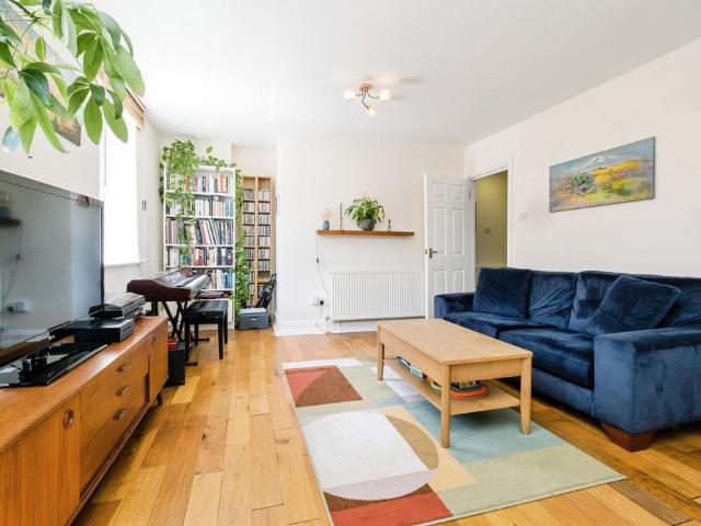 Flat for sale in Plashet, Greater London