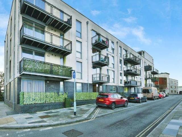 Flat for sale in Stonehouse, Mount Wise