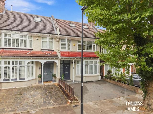 Flat for sale in Winchmore Hill, Palmers Green
