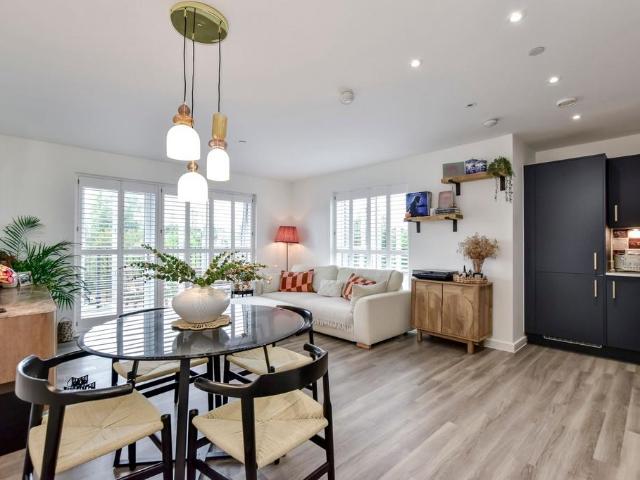 Flat for sale in Batchworth, Hertfordshire