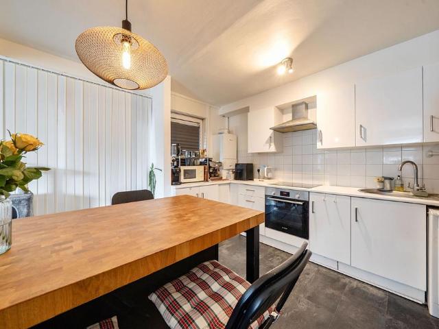 Flat for sale in London Borough of Lambeth, Greater London