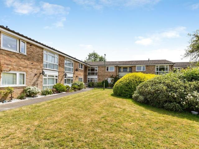 Flat for sale in Roffey, Horsham