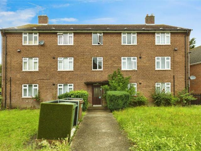 Flat for sale in Clayhall, Greater London