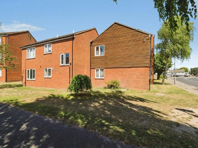 Flat for sale in South Ockendon, Essex