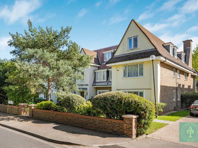 Flat for sale in Southgate, Greater London