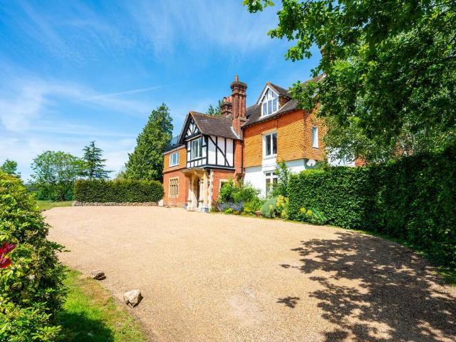 Flat for sale in Hurtmore, Westborough