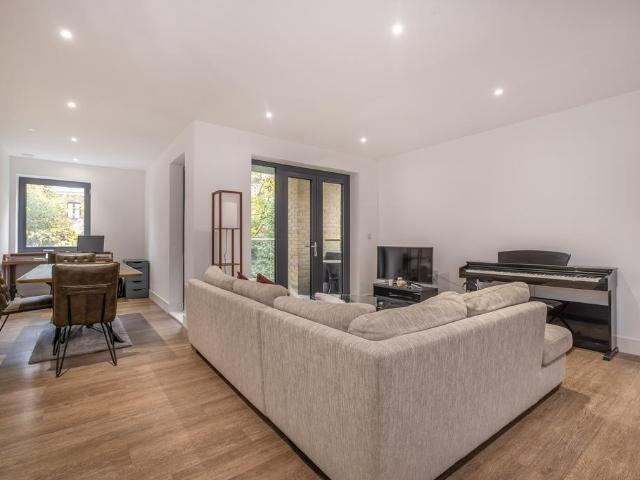 Flat for sale in Putney, Greater London