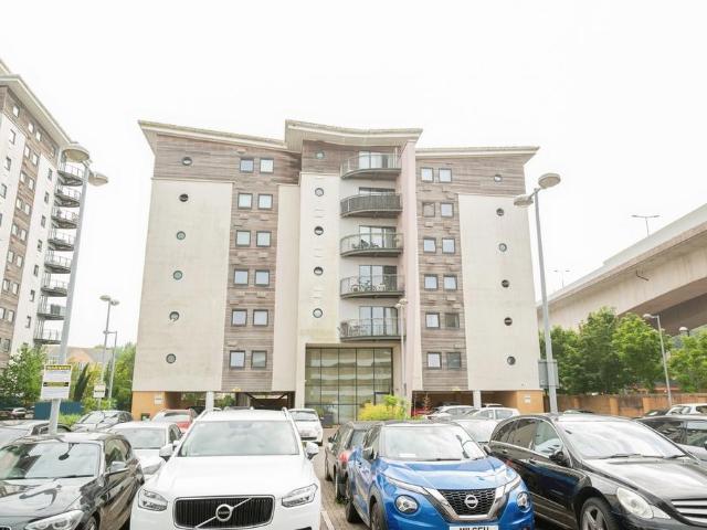 Flat for sale in Cardiff International Sports Village, Falcon Lodge
