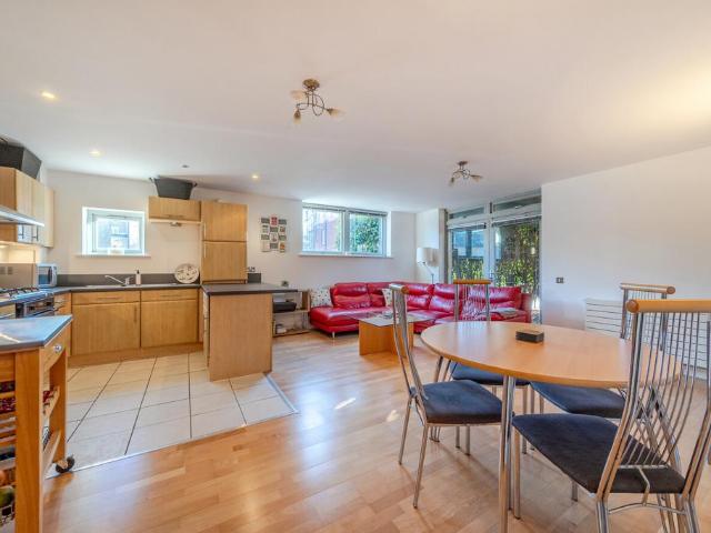 Flat for sale in Notting Hill, Greater London