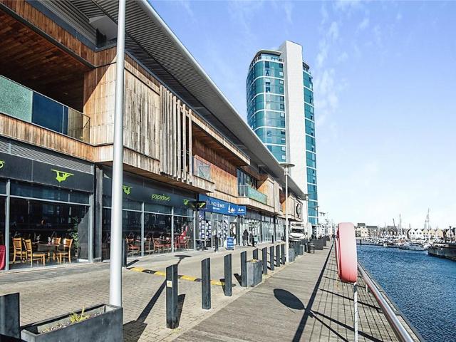 Flat for sale in Brompton, Gillingham