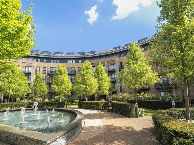 Flat for sale in Little Stanmore, Greater London