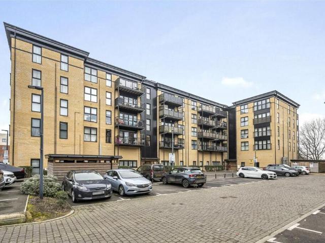 Flat for sale in Pin Green Industrial Area, Shephall