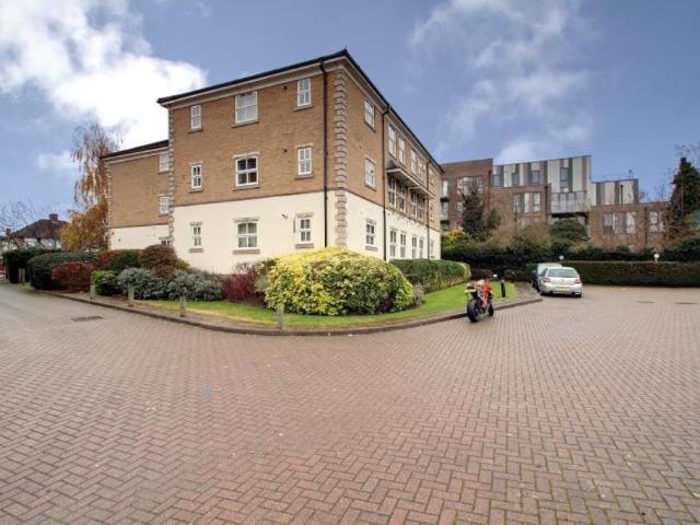 Flat for sale in Hendon, Greater London