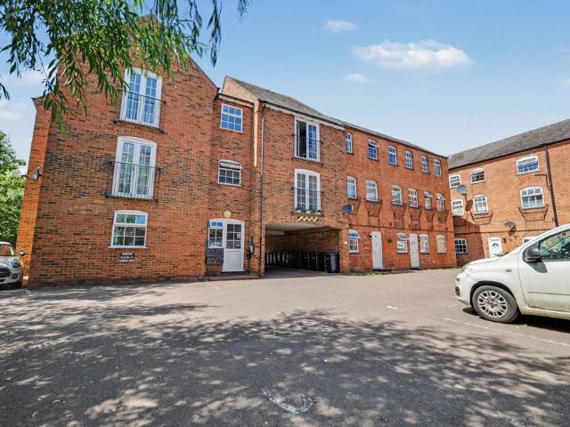 Flat for sale in Stanford On Avon, Leicestershire