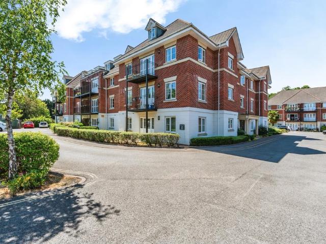 Flat for sale in Helford, Hampshire