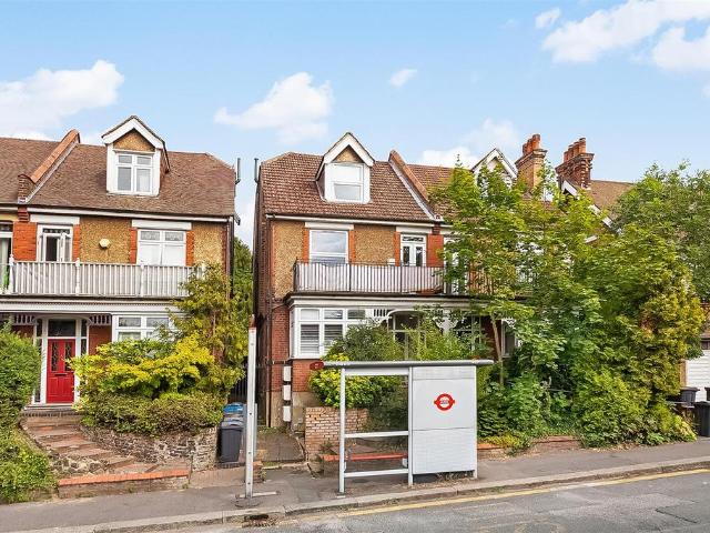 Flat for sale in London Borough of Croydon, Sanderstead