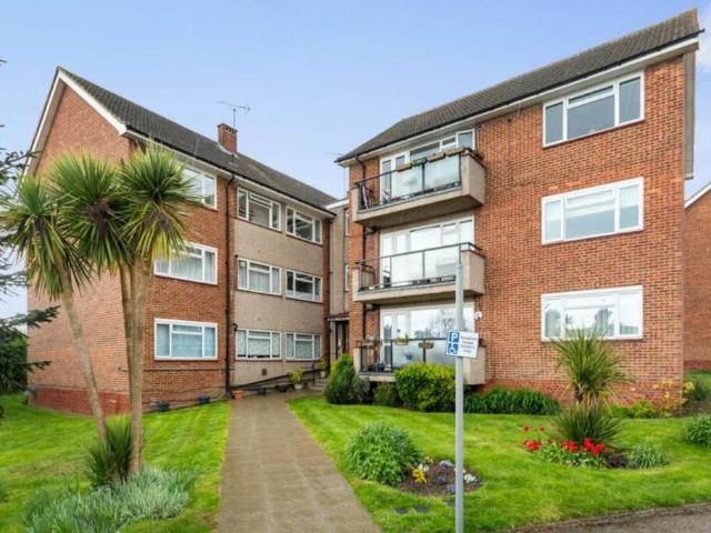 Flat for sale in Elstree and Borehamwood, Elstree