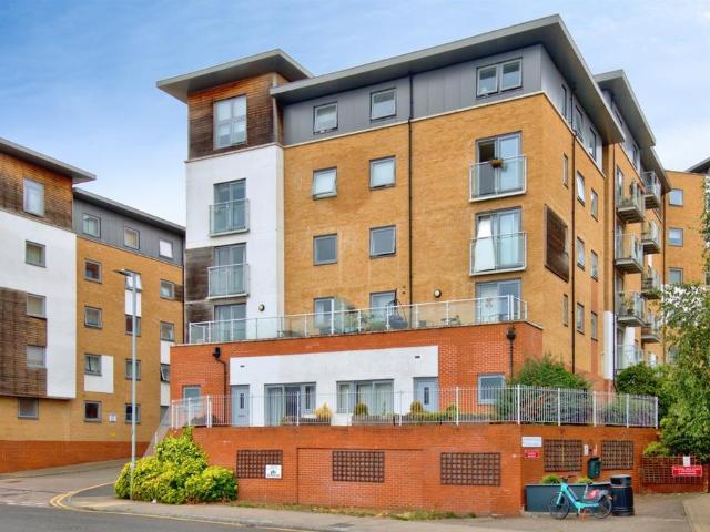 Flat for sale in Hythe, Colchester