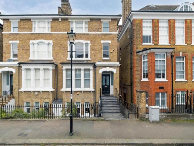 Flat for sale in London Borough of Lewisham, Blackheath