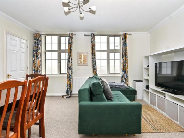 Flat for sale in Eastbourne, East Sussex