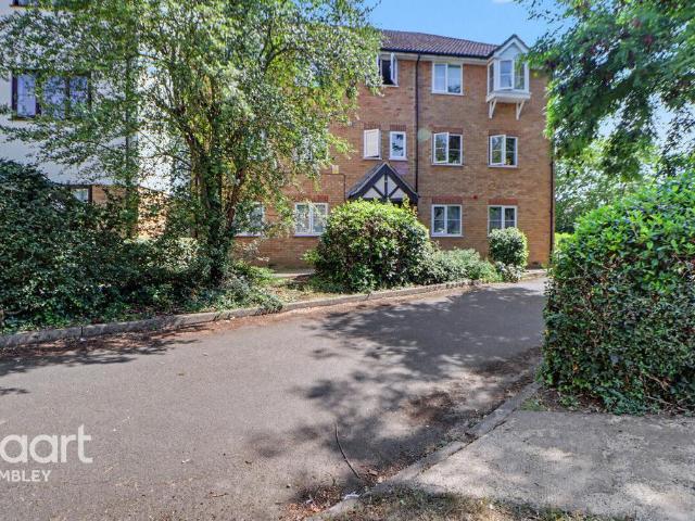 Flat for sale in Alperton, Greater London