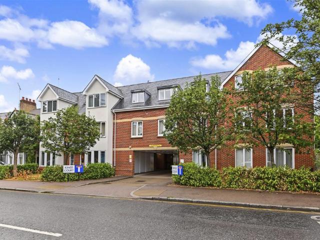 Flat for sale in Southdown, St Albans