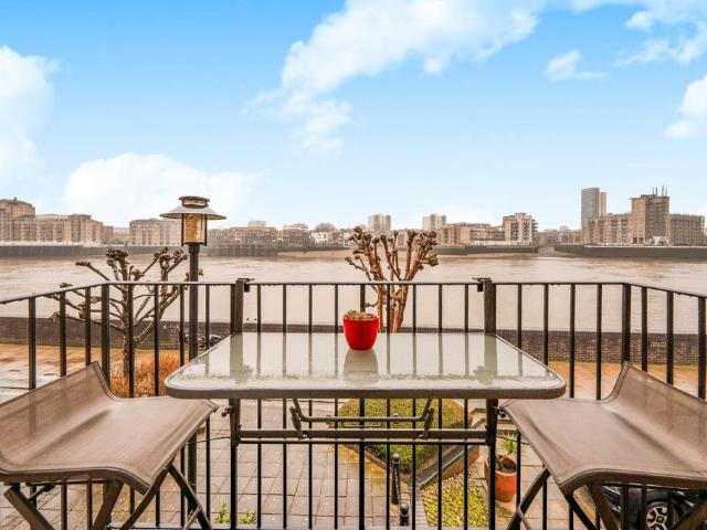 Flat for sale in Rotherhithe, Isle Of Man