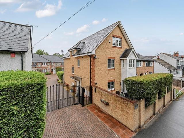 Flat for sale in Winkfield
