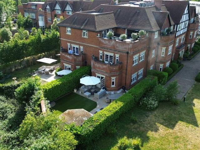 Flat for sale in Winkfield Street, Winkfield