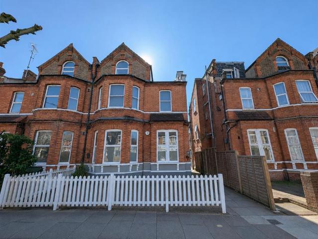 Flat for sale in Mapesbury, Greater London