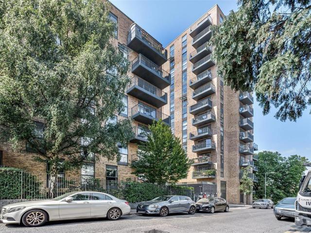 Flat for sale in Wealdstone, Greater London