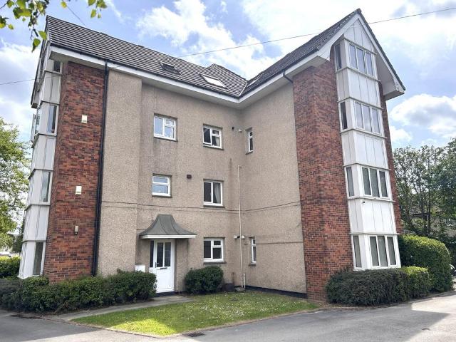 Flat for sale in West Yorkshire