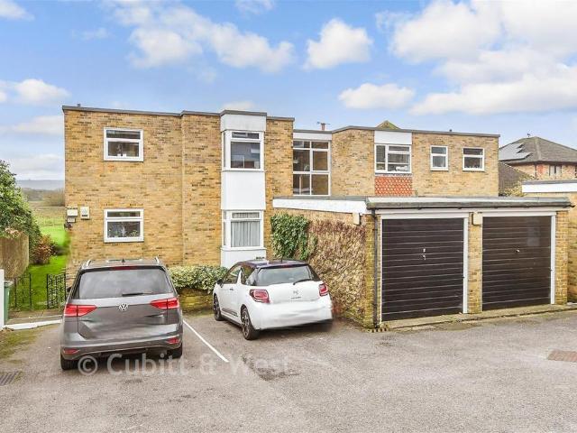 Flat for sale in Horsham, West Sussex