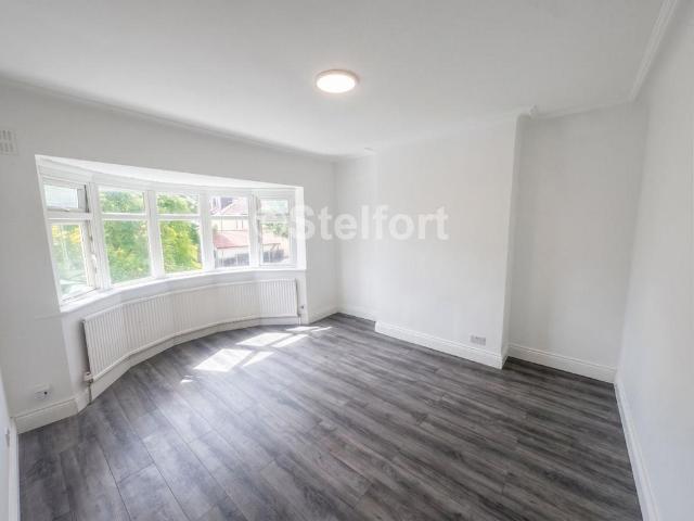 Flat for sale in Brent Cross, Greater London