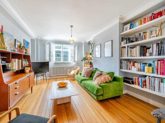 Flat for sale in London Borough of Lambeth, Greater London