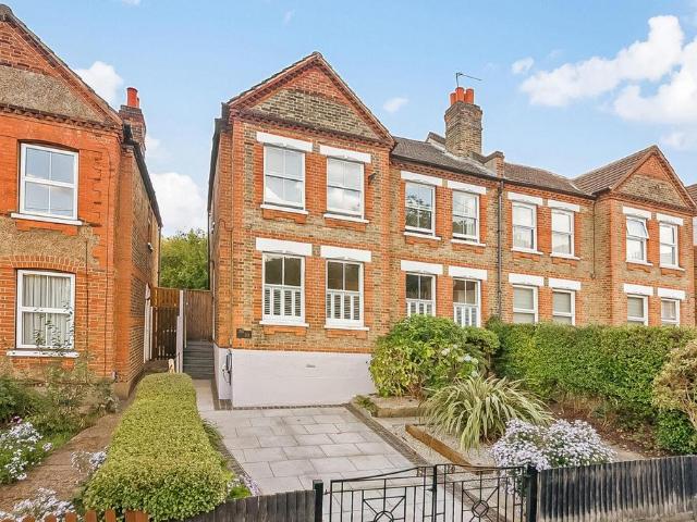 Flat for sale in Lower Sydenham, Greater London