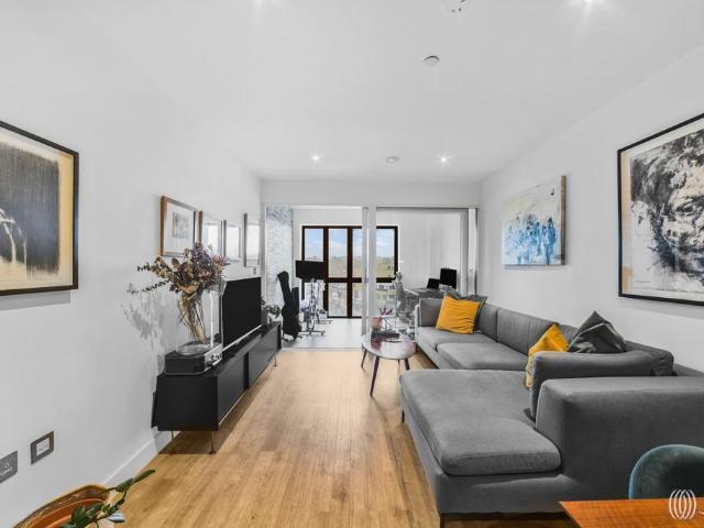 Flat for sale in Old Ford, Bow