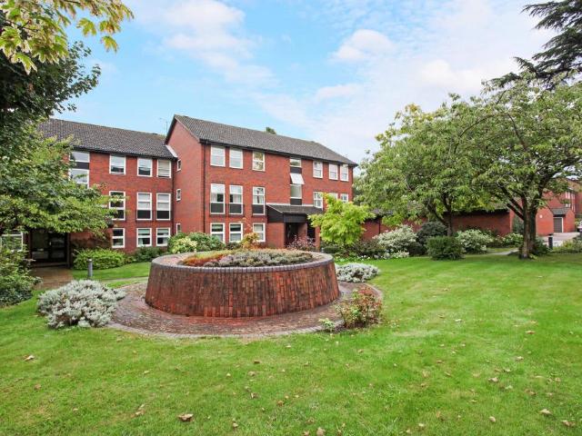 Flat for sale in Clewer Village, Windsor