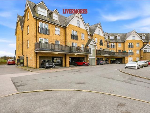 Flat for sale in Crayford, Greater London