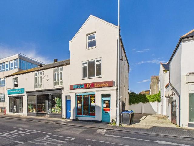 Flat for sale in Worthing, West Sussex