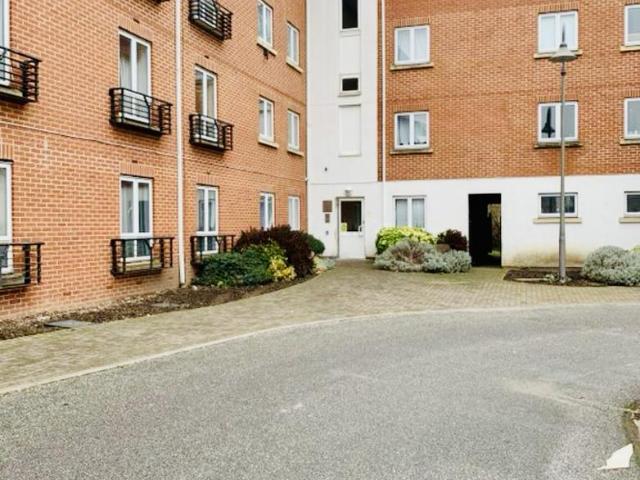 Flat for sale in Royal Borough of Greenwich, Greater London