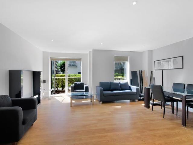 Flat for sale in Bromley-by-Bow, Poplar Grove