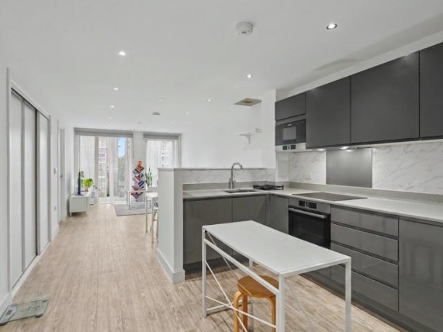 Flat for sale in Bromley-by-Bow, Bow
