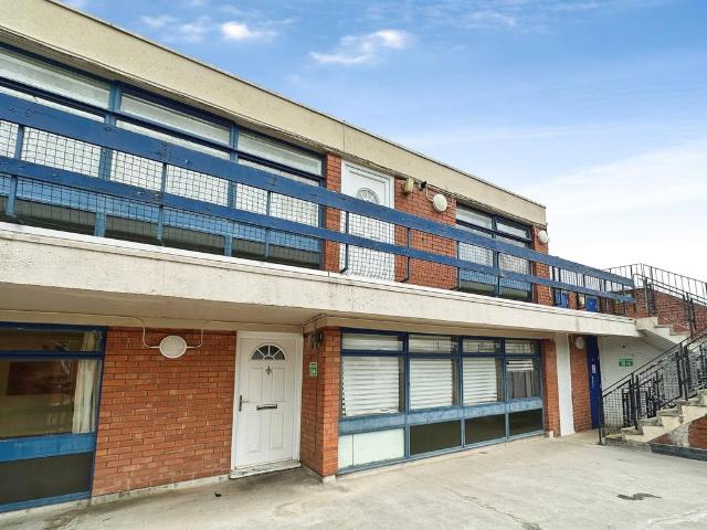 Flat for sale in Elmfield, Leicestershire