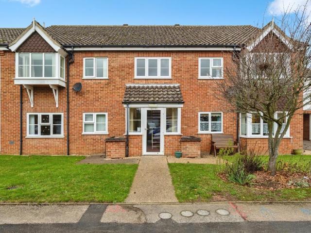 Flat for sale in Hoveton, Comers